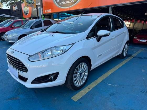 FORD FIESTA 1.6 TITANIUM SEDAN 16V FLEX 4P POWERSHIFT FORD FIESTA 1.6 TITANIUM SEDAN 16V FLEX 4P POWERSHIFT